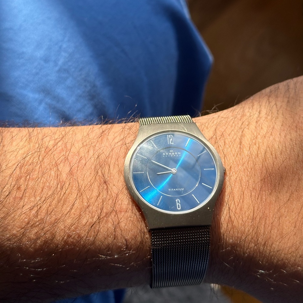 Men’s sport watch skagen titanium 233lttn stunning blue face made from titanium